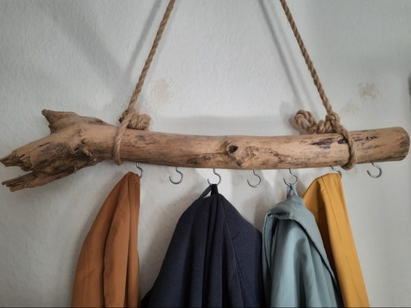 Garderobe aus Treibholz selber bauen – einfach und schnell